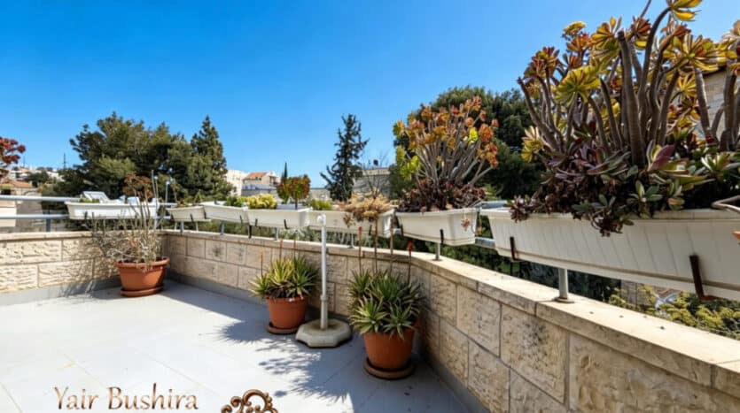 Abu-Tor 2 BR furnished Penthouse