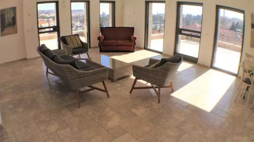luxurious 3 BR Penthouse in Musrara