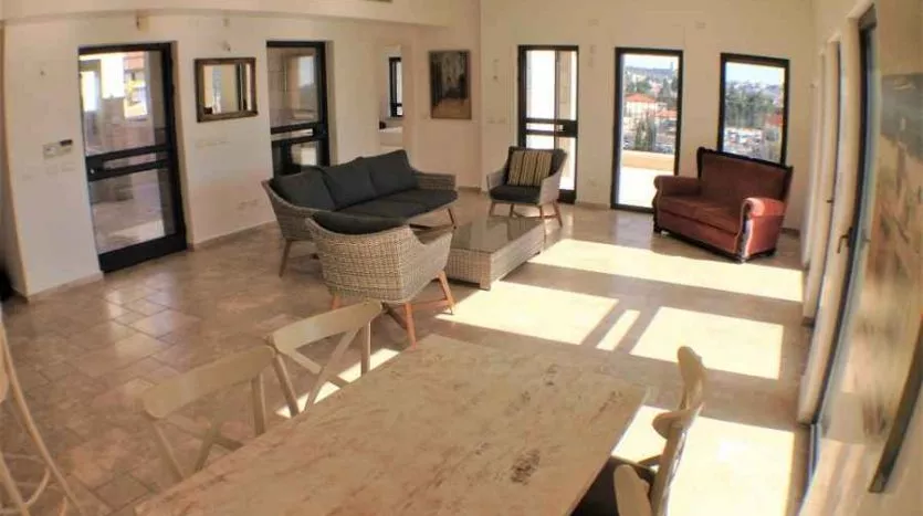 luxurious 3 BR Penthouse in Musrara