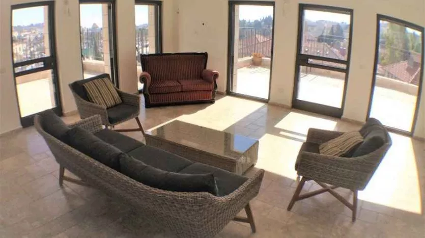 luxurious 3 BR Penthouse in Musrara