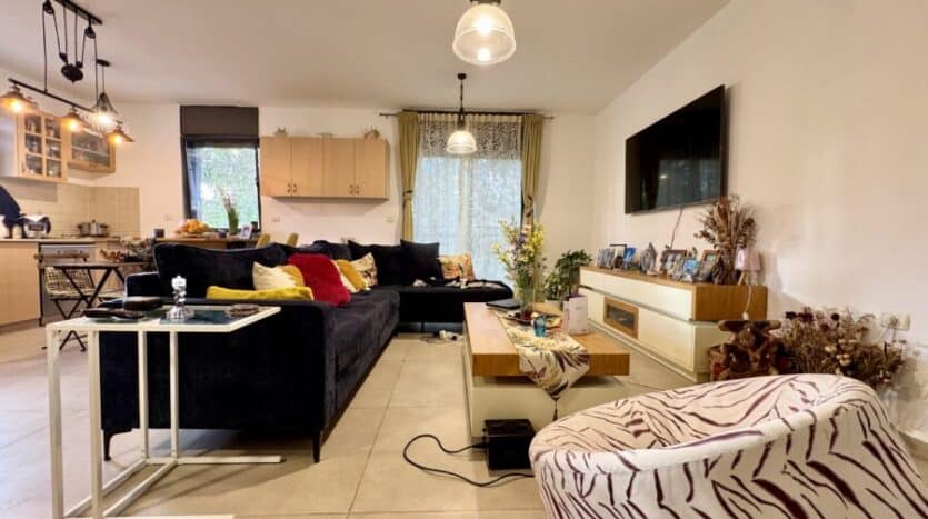 Arnona - super large 3 BR apt