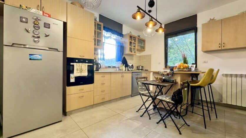 Arnona - super large 3 BR apt