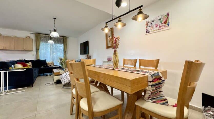 Arnona - super large 3 BR apt