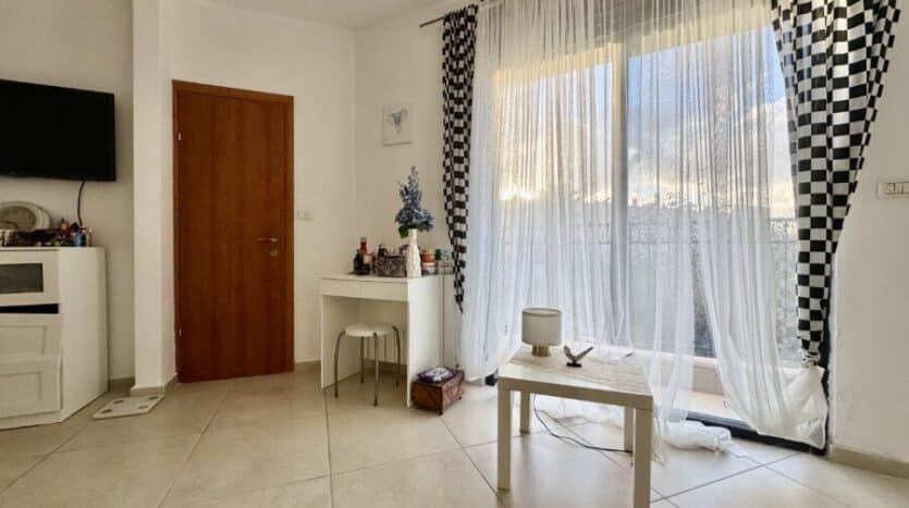 Arnona - super large 3 BR apt