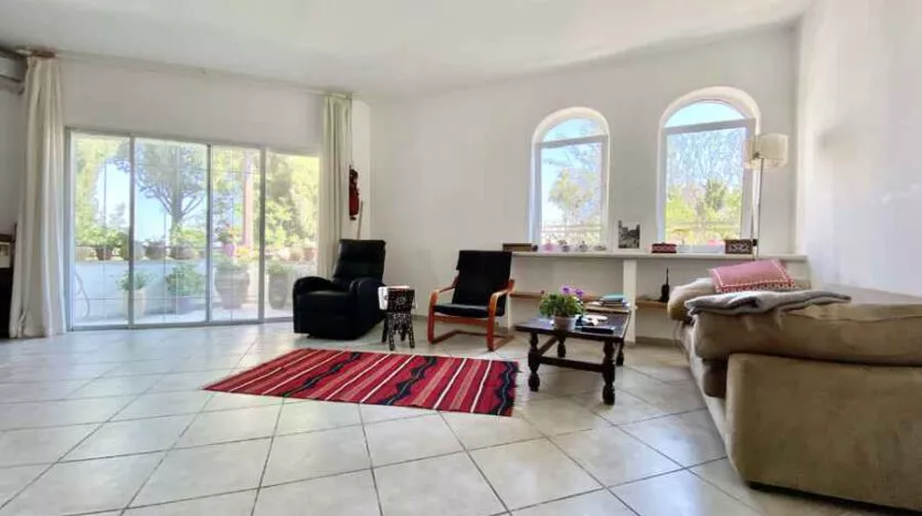 Abu-Tor - Large one BR fully furnished