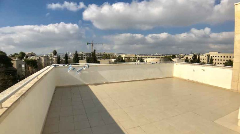 Arnona - 3 BR penthouse with huge terrace
