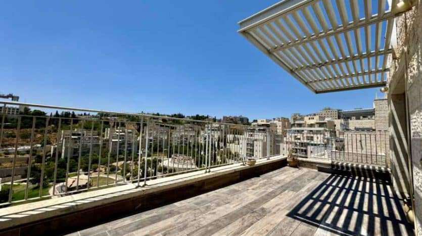 Arnona - 4 BR Amazing penthouse