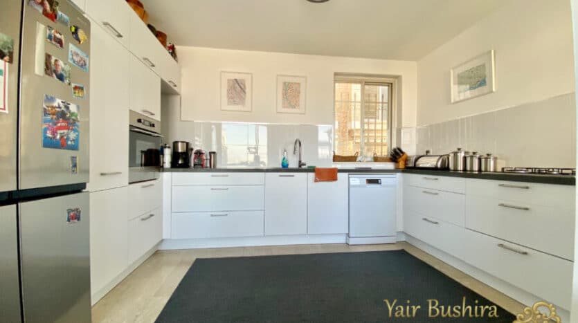 Caspi st - A luxury house with Large Garden