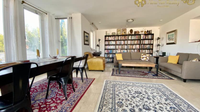 Caspi st - A luxury house with Large Garden