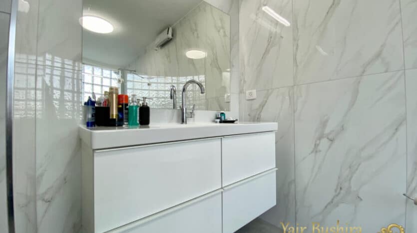 Caspi st - A luxury house with Large Garden