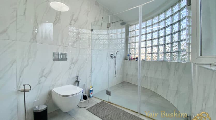 Caspi st - A luxury house with Large Garden