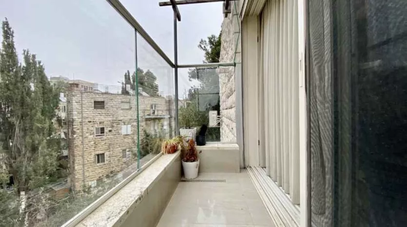 Rehavia - 3 BR Top floor apt