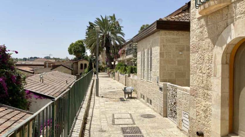 Yemin Moshe - Gorgeous 2.5 BR with Old City view