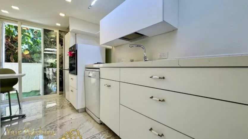 Abu-Tor – 2 BR | Renovated | Furnished