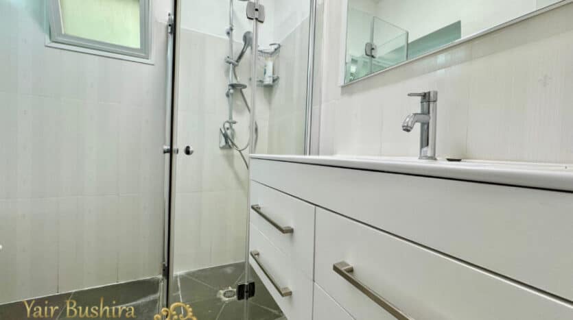 Abu-Tor – Amazing 2 br apartment + office