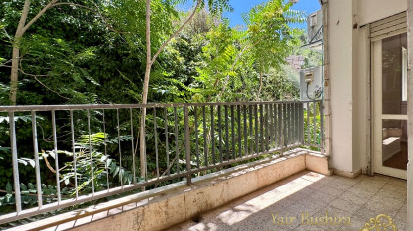 Abu-Tor – Amazing 2 br apartment + office