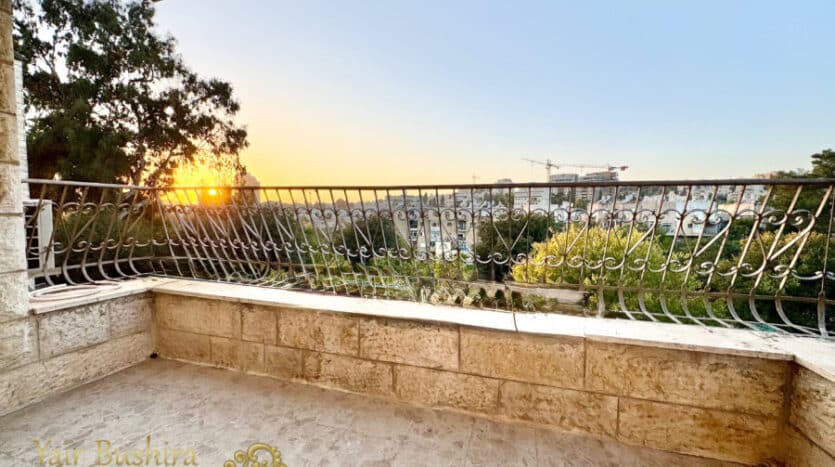 Mekor Haim - 4 BR apartment with separate unit