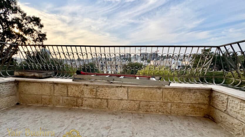 Mekor Haim - 4 BR apartment with separate unit