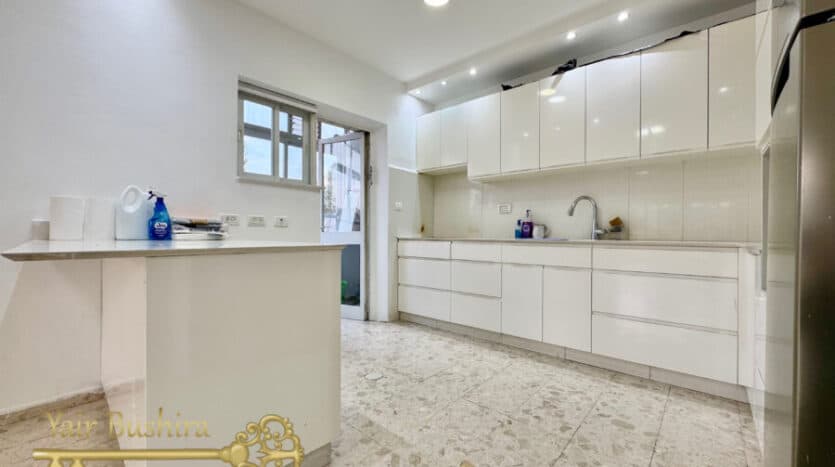 Mekor Haim - 4 BR apartment with separate unit