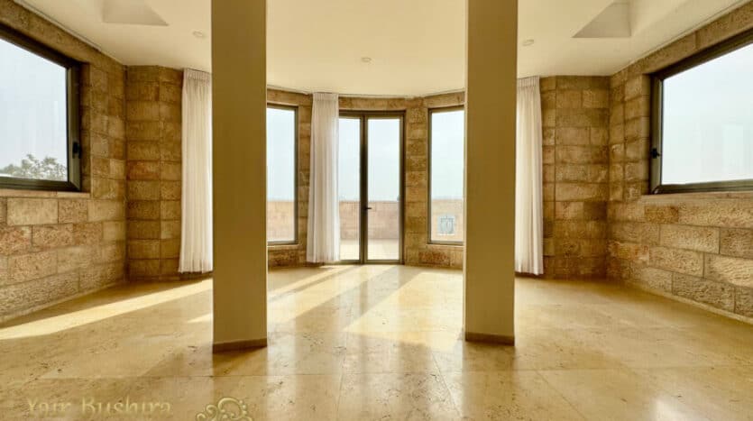 Malha - Luxury villa (280 m2) with huge garden