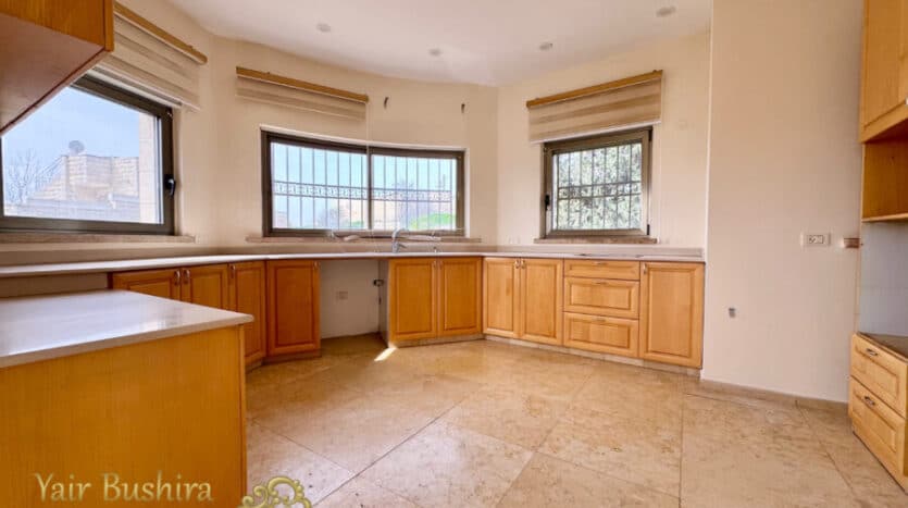 Malha - Luxury villa (280 m2) with huge garden