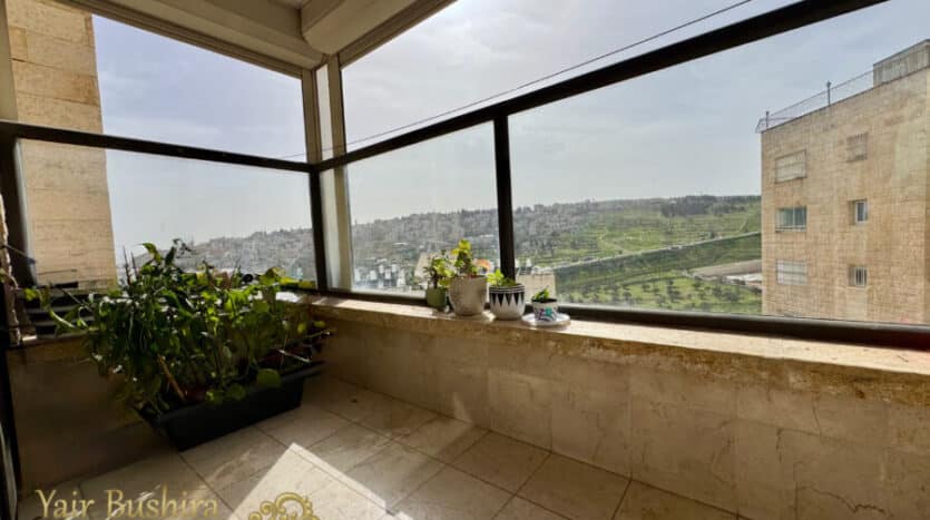 East Talpiot – 4 BR Prime Street Location!