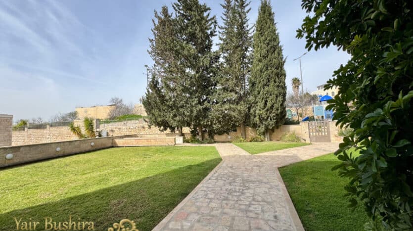 Malha - Luxury villa (280 m2) with huge garden