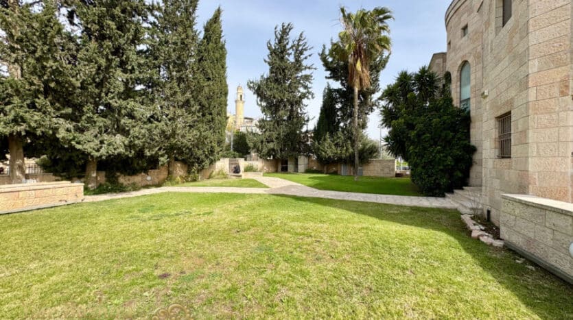 Malha - Luxury villa (280 m2) with huge garden