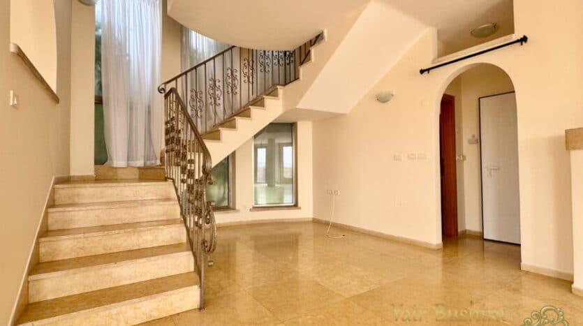 Malha - Luxury villa (280 m2) with huge garden