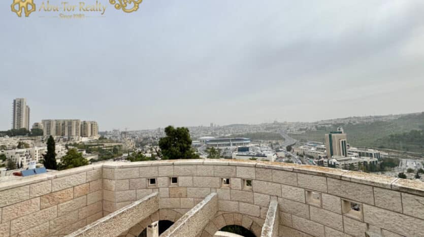 Malha - Luxury villa (280 m2) with huge garden