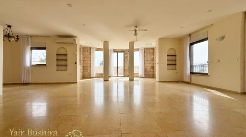 Malha - Luxury villa (280 m2) with huge garden