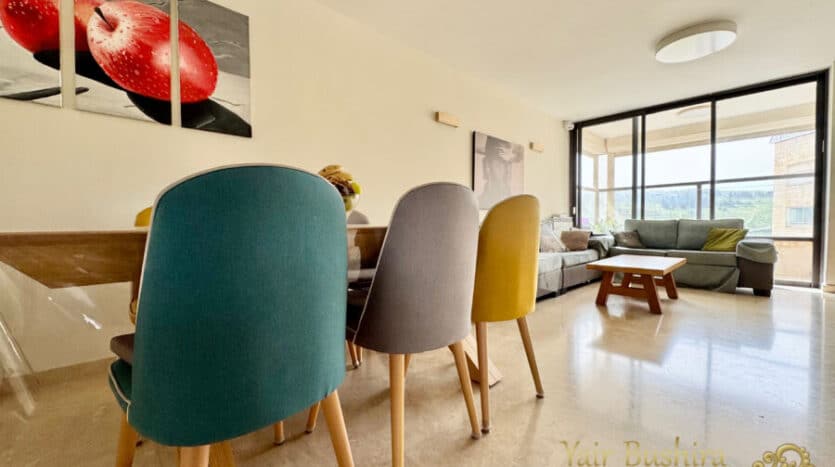 East Talpiot – 4 BR Prime Street Location!