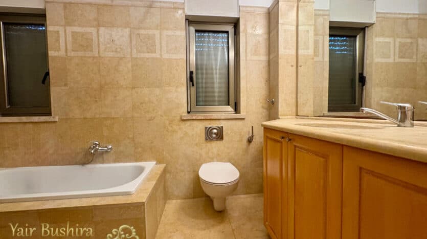 Malha - Luxury villa (280 m2) with huge garden