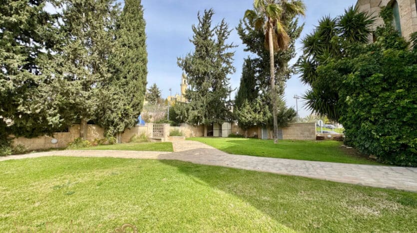 Malha - Luxury villa (280 m2) with huge garden