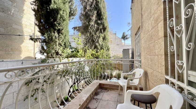 Abu-Tor – 2 BR | Garden apt | Fully furnished