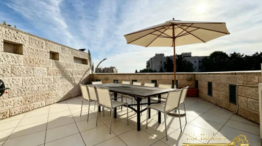 Arnona - 3 BR | Large terrace | Rare property